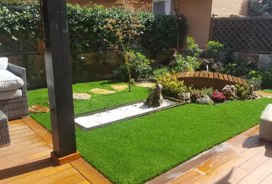 Césped artificial para jardín familiar instalado en Boadilla del Monte